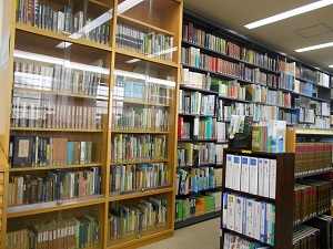 中央図書館郷土資料コーナー